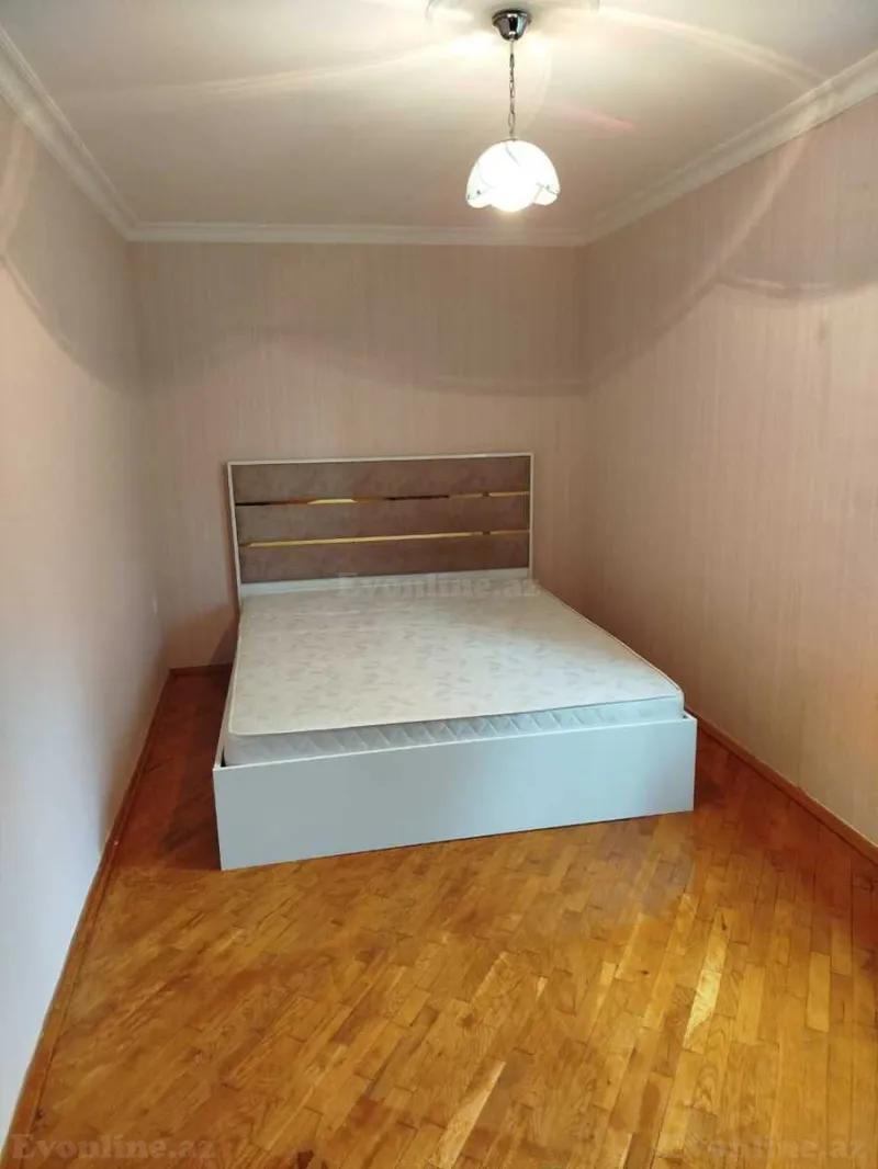 Satılır 2 otaqlı Mənzil Köhnə tikili 65 m² İnşaatçılar m. - şəkil 4