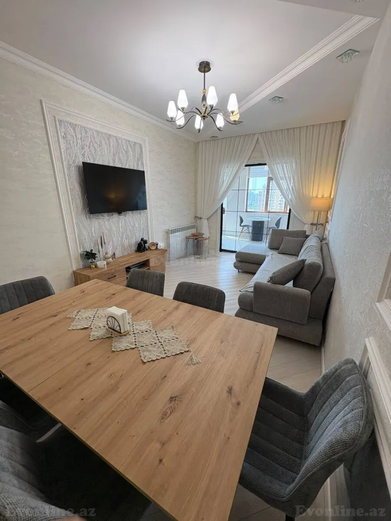 3 otaqlı Mənzil 90 m² İnşaatçılar m. Satılır