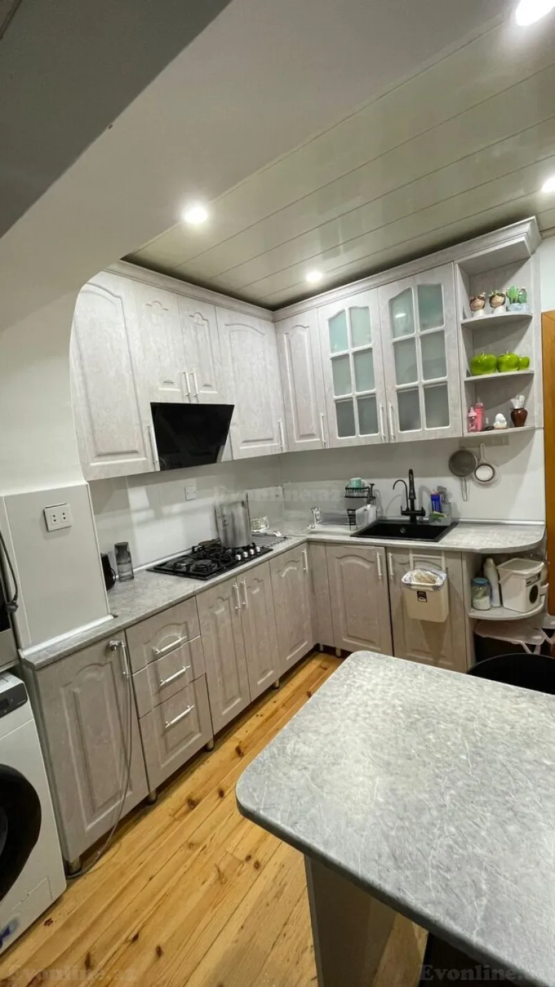 3 otaqlı Mənzil 75 m² Xətai r. Satılır
