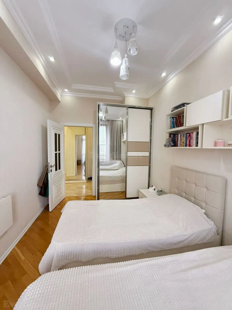 Satılır 3 otaqlı Mənzil Yeni tikili 71 m² Yasamal r. - şəkil 8