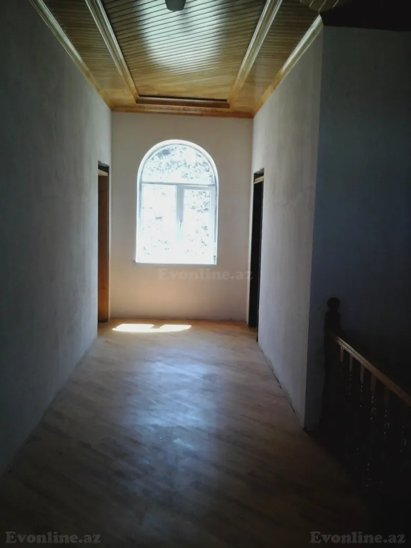 5 otaqlı Həyət evi 180 m² Novxanı Satılır