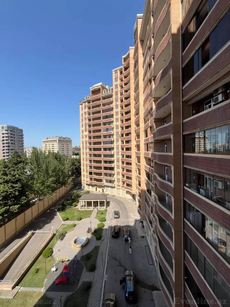 Bakı, Nərimanov r., Gənclik m.da 3 otaqlı mənzil satılır