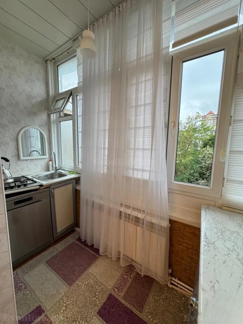Kirayə verilir 4 otaqlı Mənzil Köhnə tikili 90 m² Qara Qarayev m. - şəkil 16