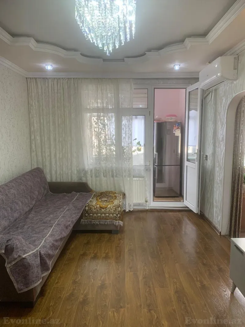 Bakı, Memar Əcəmi m.da 4 otaqlı mənzil satılır