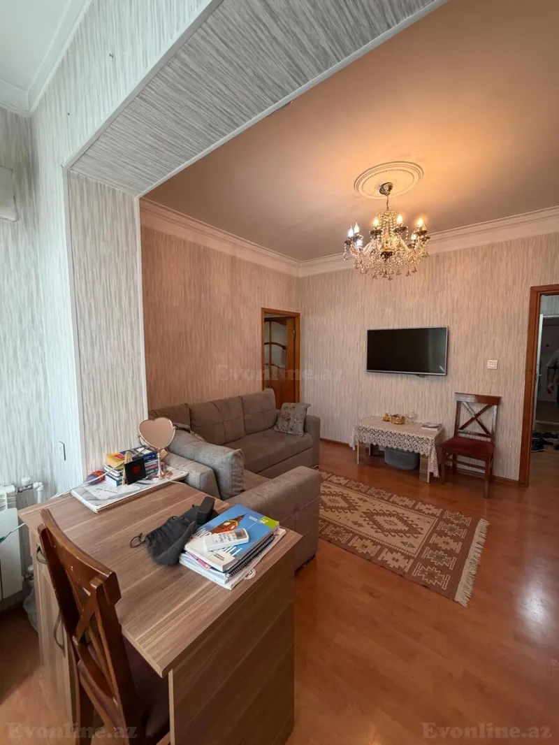 Satılır 2 otaqlı Mənzil Köhnə tikili 45 m² 8-ci mikrorayon - şəkil 2