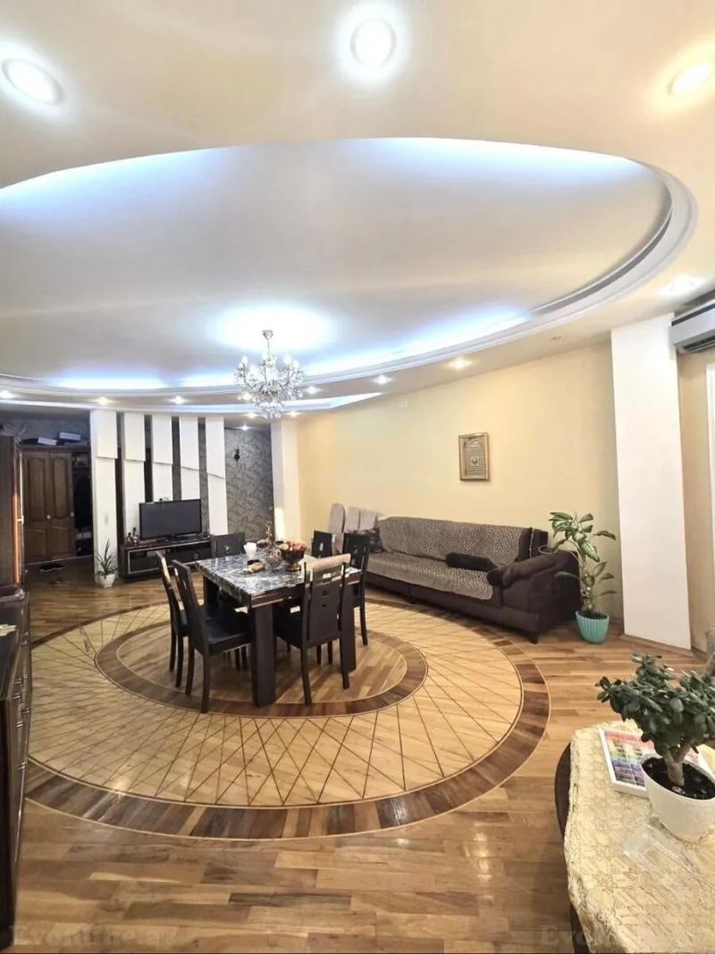 Bakı, Nəsimi r., 28 May m.da 3 otaqlı mənzil satılır