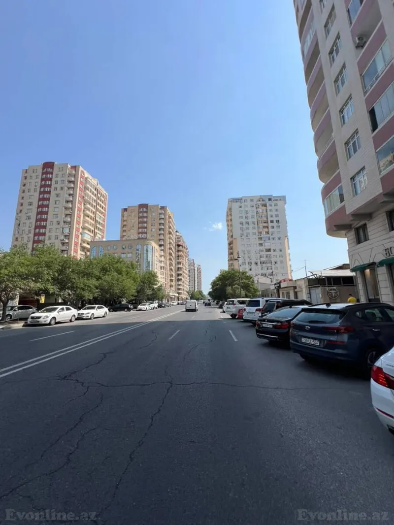 3 otaqlı Mənzil 110 m² Elmlər Akademiyası m. Kirayə verilir