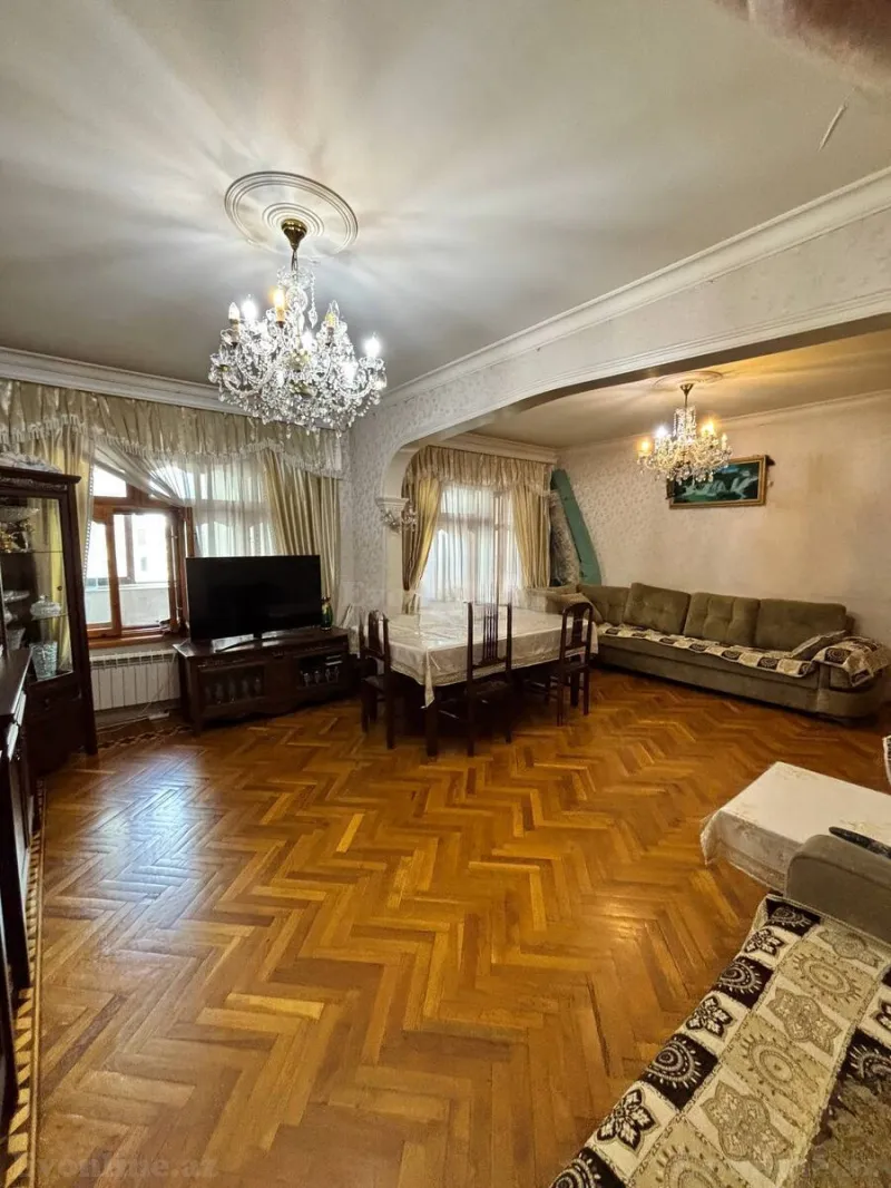 Satılır 4 otaqlı Mənzil Köhnə tikili 130 m² Azadlıq prospekti m. - şəkil 2