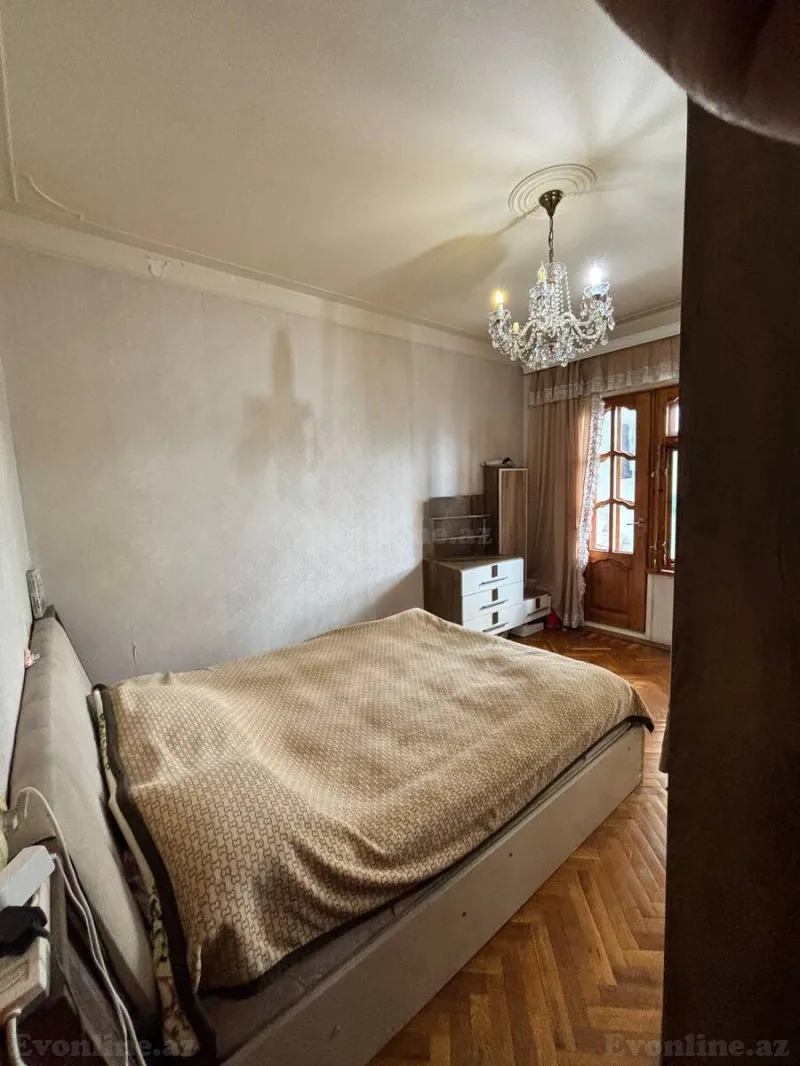 Satılır 4 otaqlı Mənzil Köhnə tikili 130 m² Azadlıq prospekti m. - şəkil 4