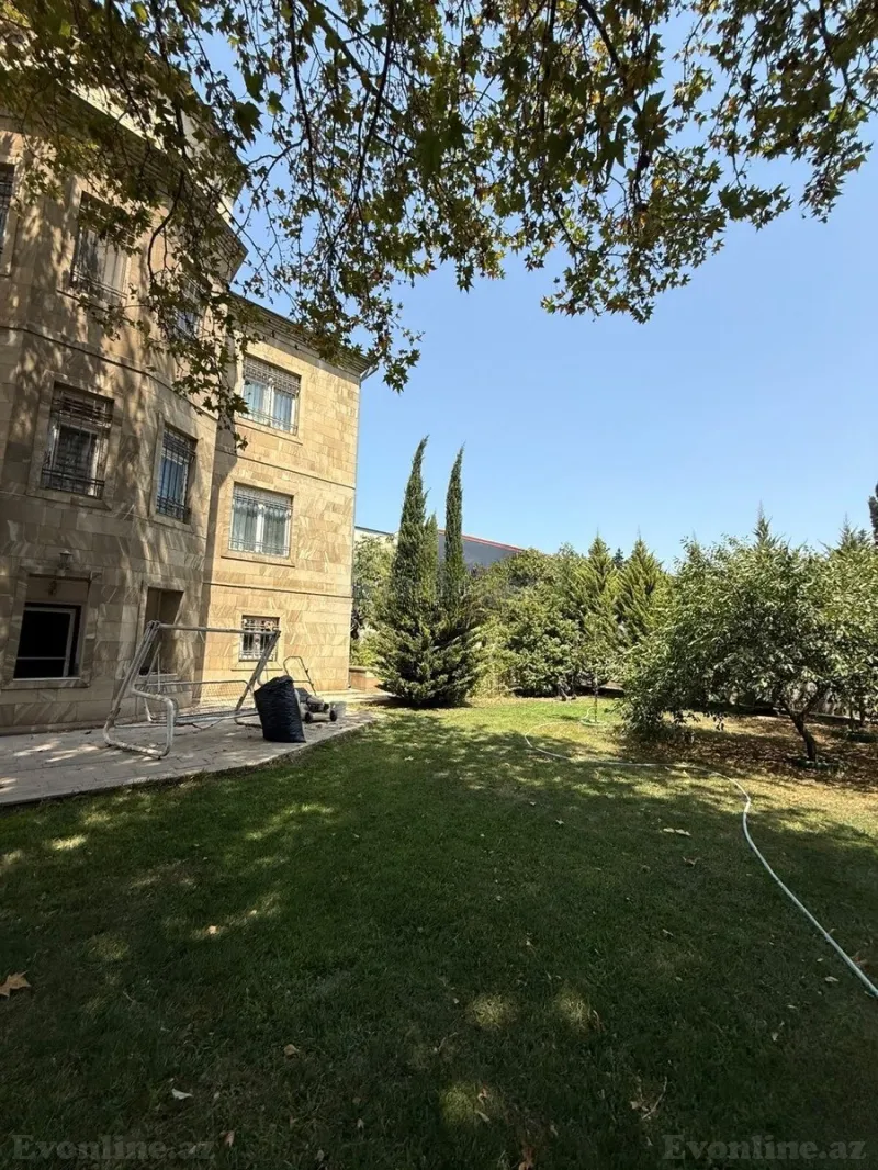 8 otaqlı Həyət evi 450 m² Sabunçu r. Satılır