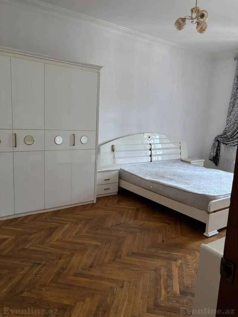 3 otaqlı Mənzil 110 m² 8 Noyabr m. Kirayə verilir