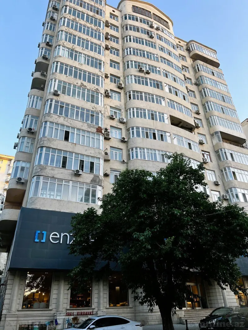 3 otaqlı Mənzil 150 m² 8 Noyabr m. Kirayə verilir