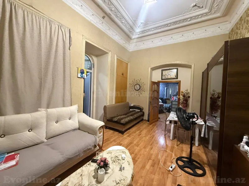 Satılır 2 otaqlı Mənzil Köhnə tikili 60 m² Səbail r. - şəkil 3