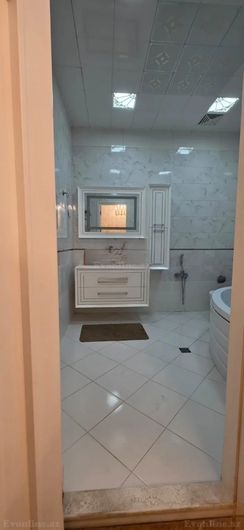 Kirayə verilir 3 otaqlı Mənzil Yeni tikili 137 m² İnşaatçılar m. - şəkil 8