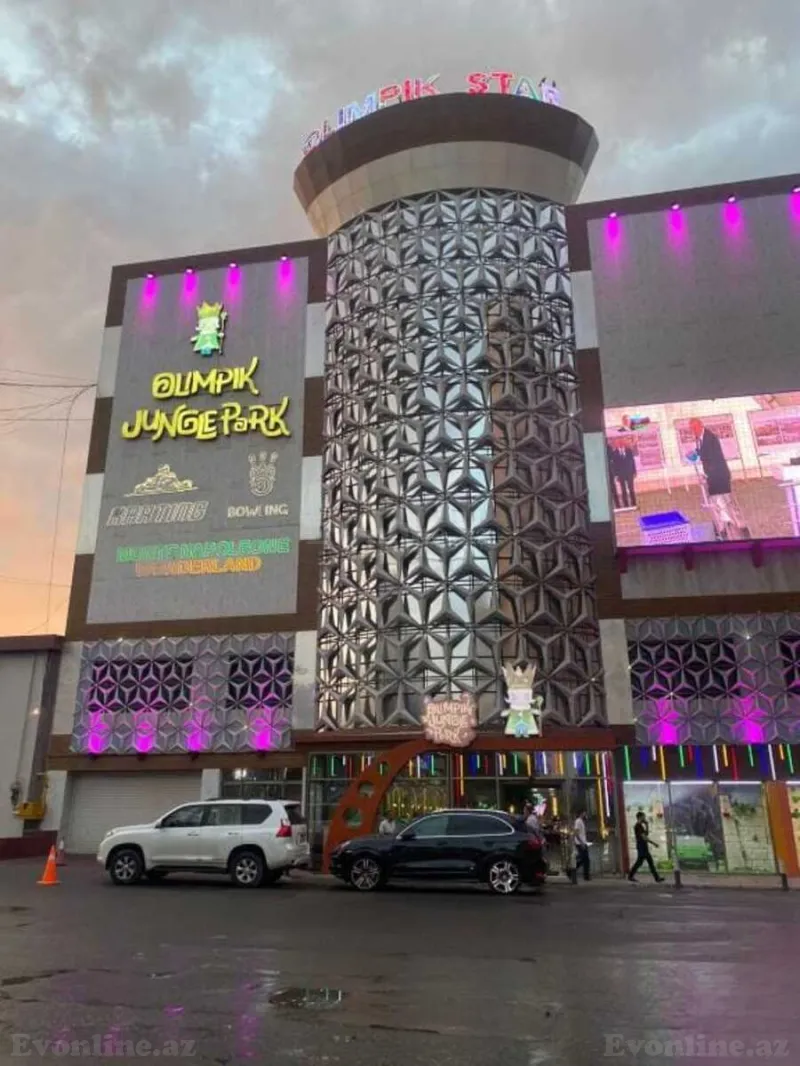 3 otaqlı Mənzil 125 m² 8 Noyabr m. Kirayə verilir