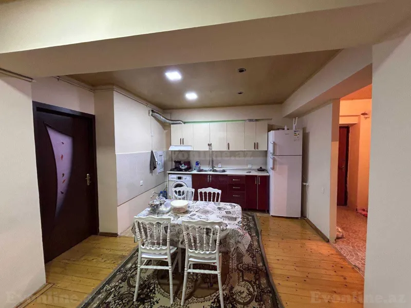 4 otaqlı Mənzil 105 m² İnşaatçılar m. Satılır