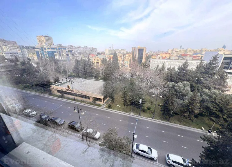 Satılır 2 otaqlı Mənzil Köhnə tikili 60 m² Gənclik m. - şəkil 3