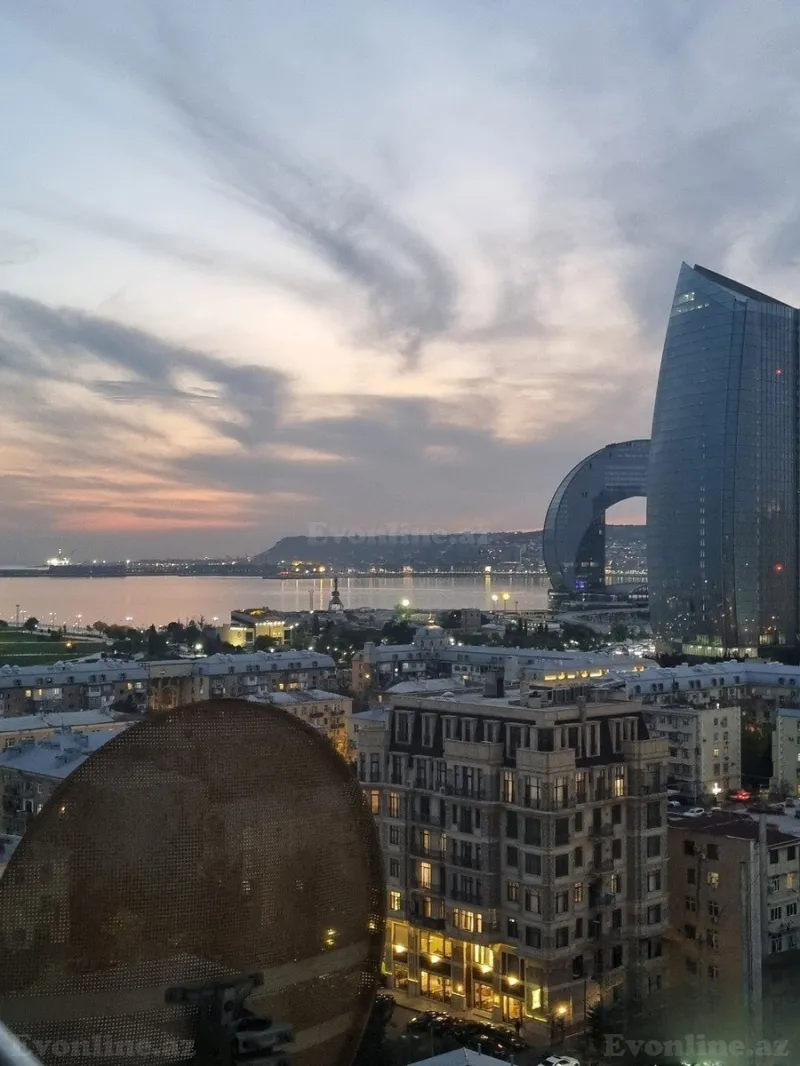 3 otaqlı Mənzil 120 m² Xətai r. Kirayə verilir