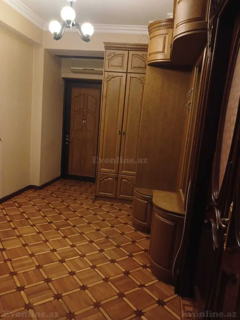 Kirayə verilir 3 otaqlı Mənzil Yeni tikili 130 m² Nərimanov r. - şəkil 13