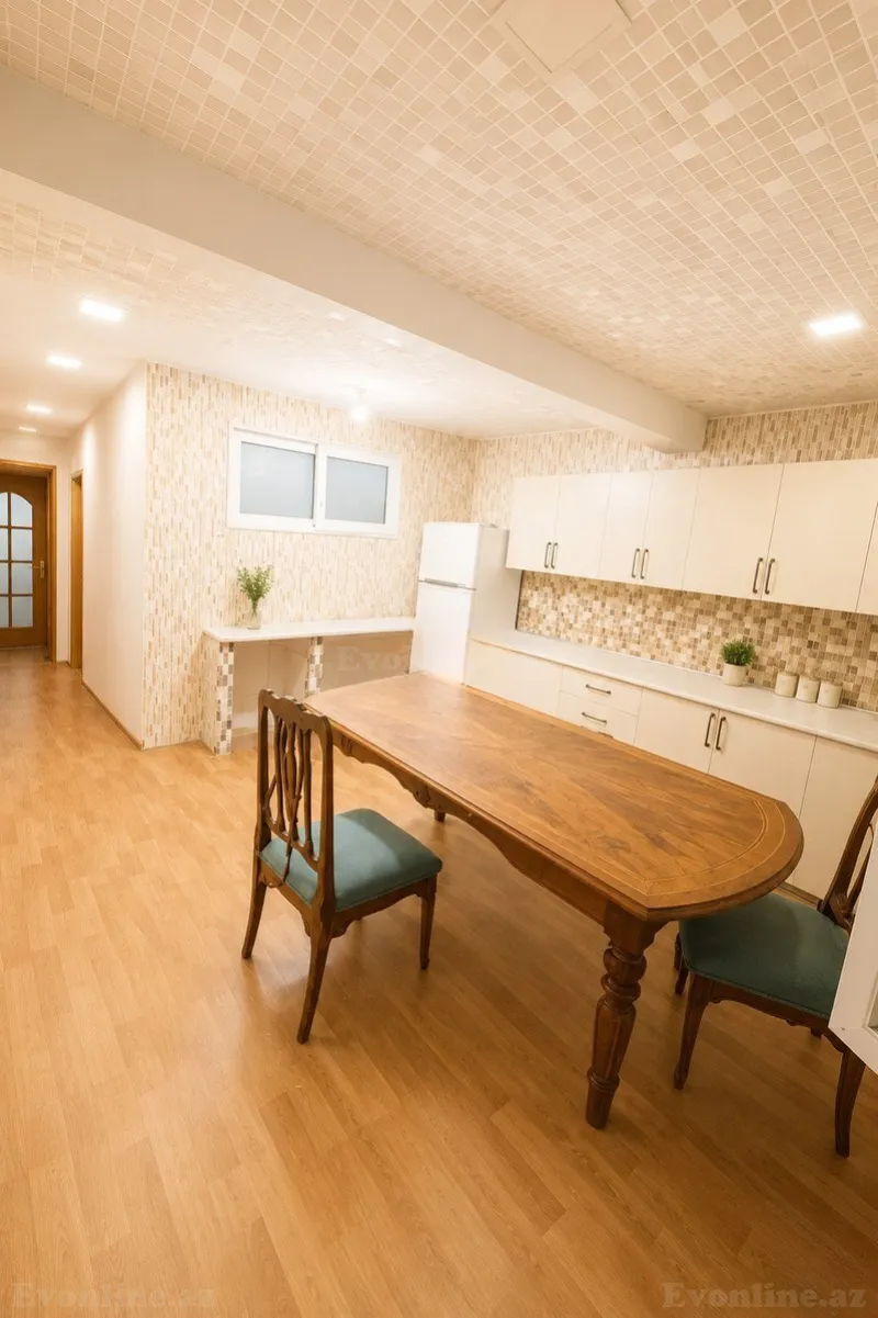 Kirayə verilir 6 otaqlı Mənzil Köhnə tikili 230 m² Nizami m.