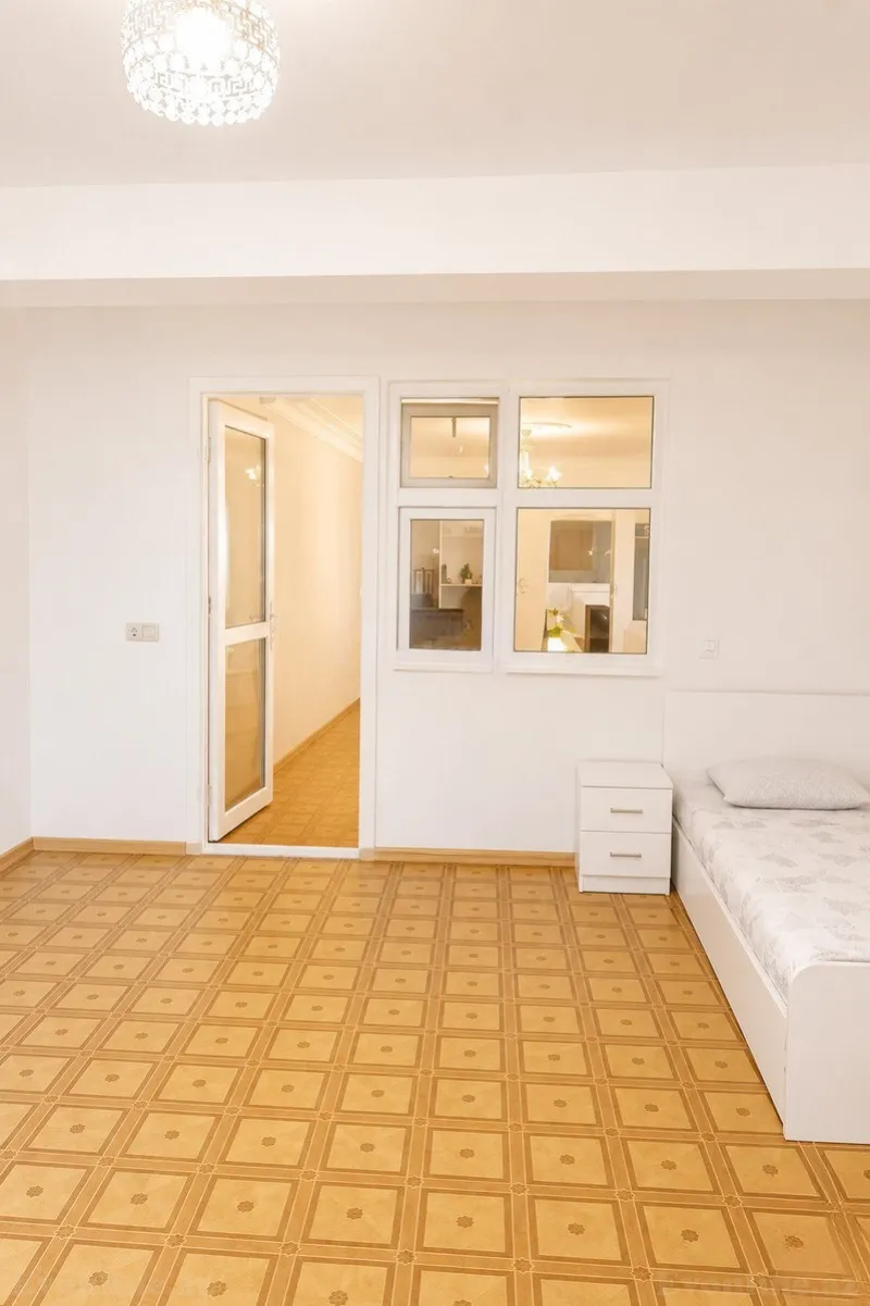 Kirayə verilir 6 otaqlı Mənzil Köhnə tikili 230 m² Nizami m. - şəkil 8