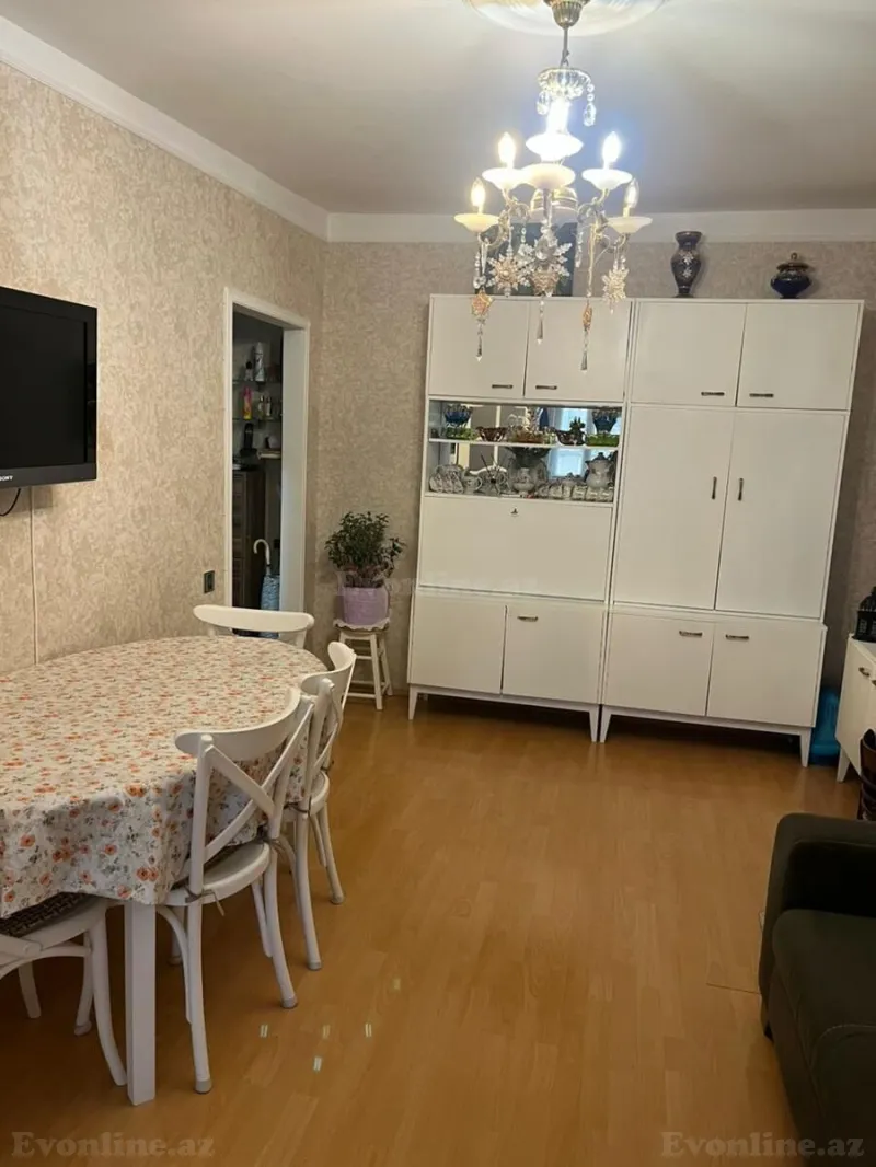 2 otaqlı Mənzil 48 m² İnşaatçılar m. Satılır