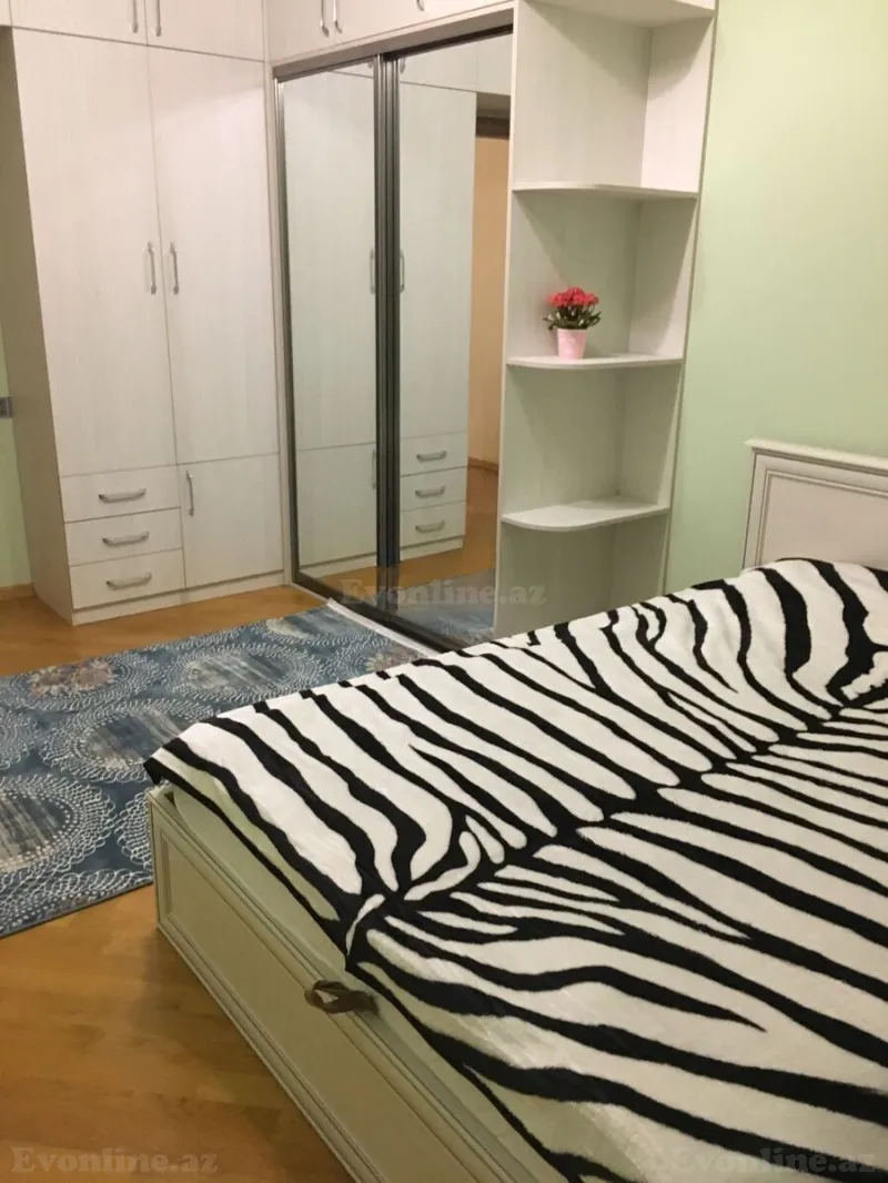 Kirayə verilir 3 otaqlı Mənzil Yeni tikili 130 m² İnşaatçılar m. - şəkil 6