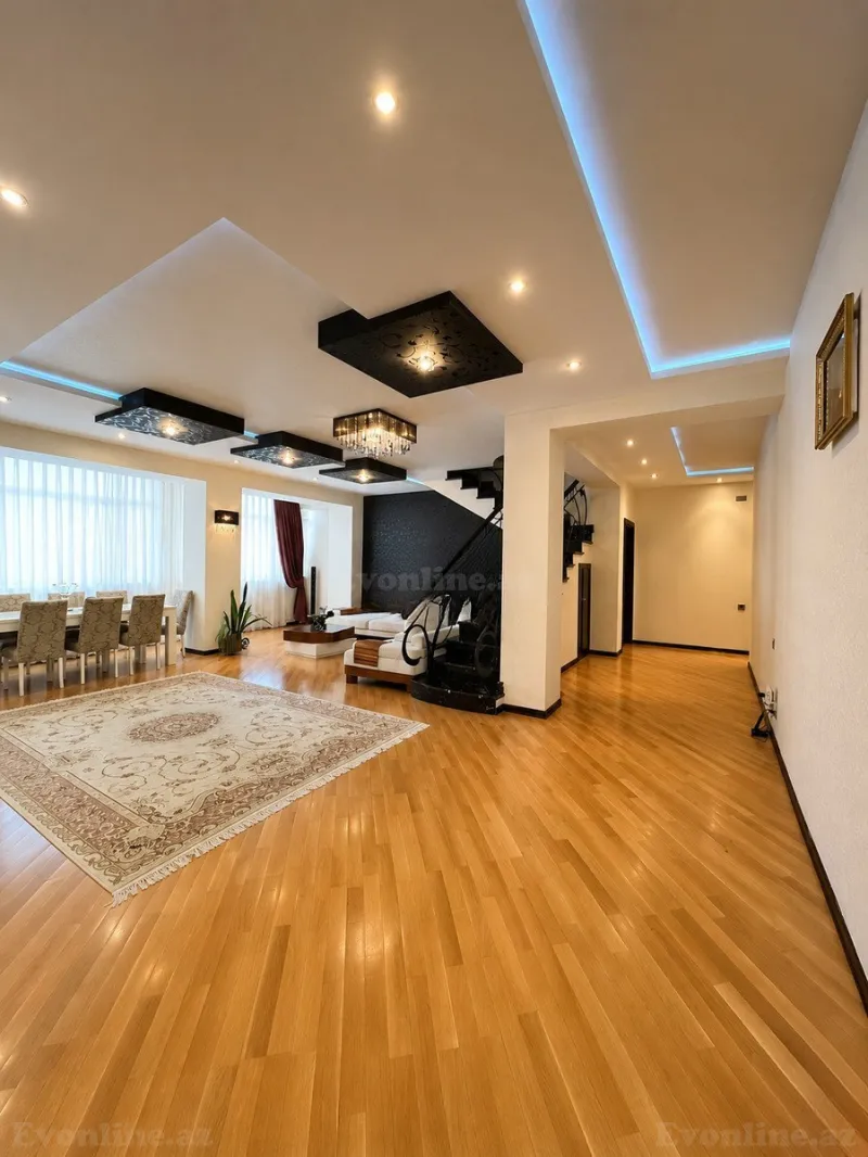 3 otaqlı Mənzil 165 m² İnşaatçılar m. Satılır