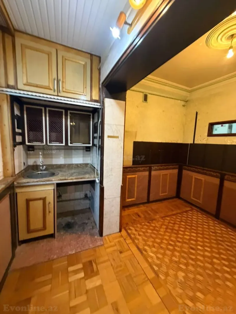 Satılır 4 otaqlı Mənzil Köhnə tikili 110 m² Azadlıq prospekti m. - şəkil 17