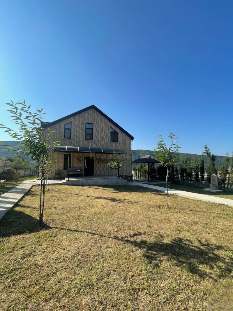 4 otaqlı Həyət evi 200 m² Quba Satılır