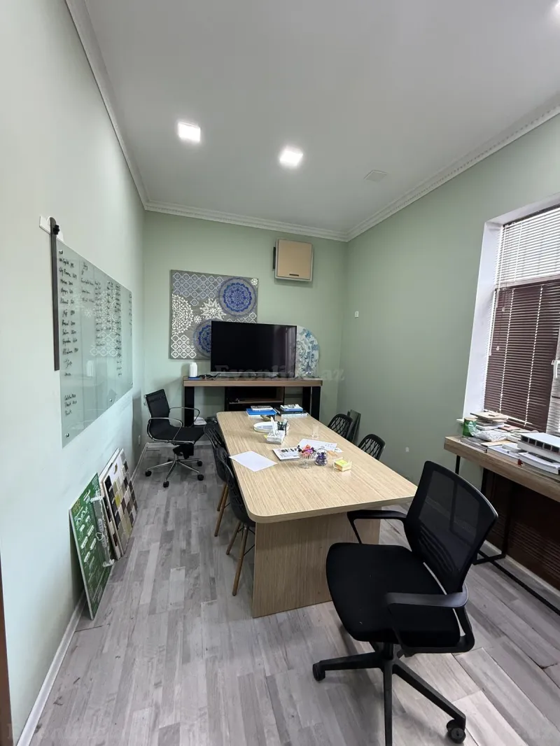 Kirayə verilir Ofis 85 m² Elmlər Akademiyası m.