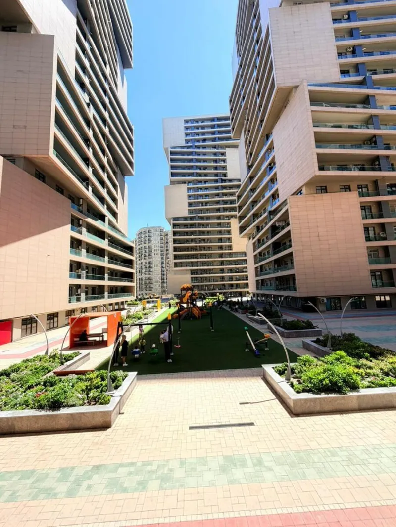 3 otaqlı Mənzil 110 m² 8 Noyabr m. Kirayə verilir