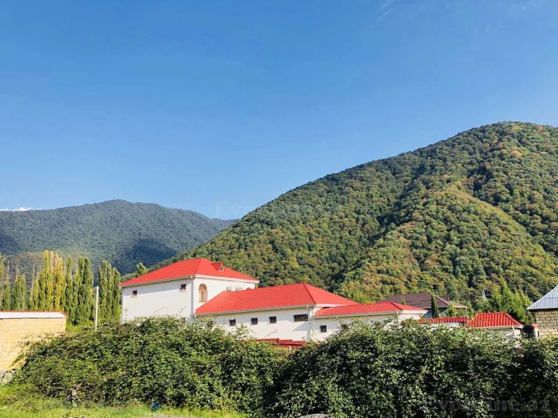 6 otaqlı Həyət evi 320 m² Qax Satılır