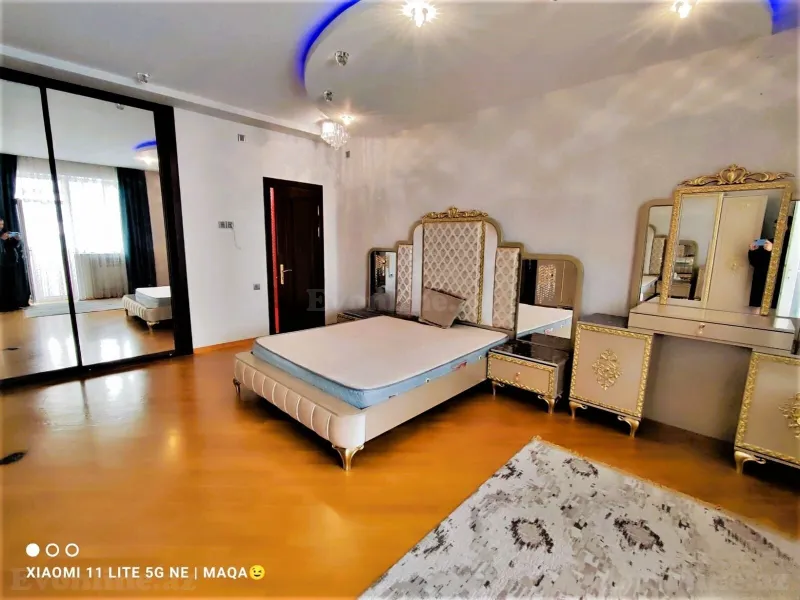 3 otaqlı Mənzil 140 m² 8 Noyabr m. Kirayə verilir