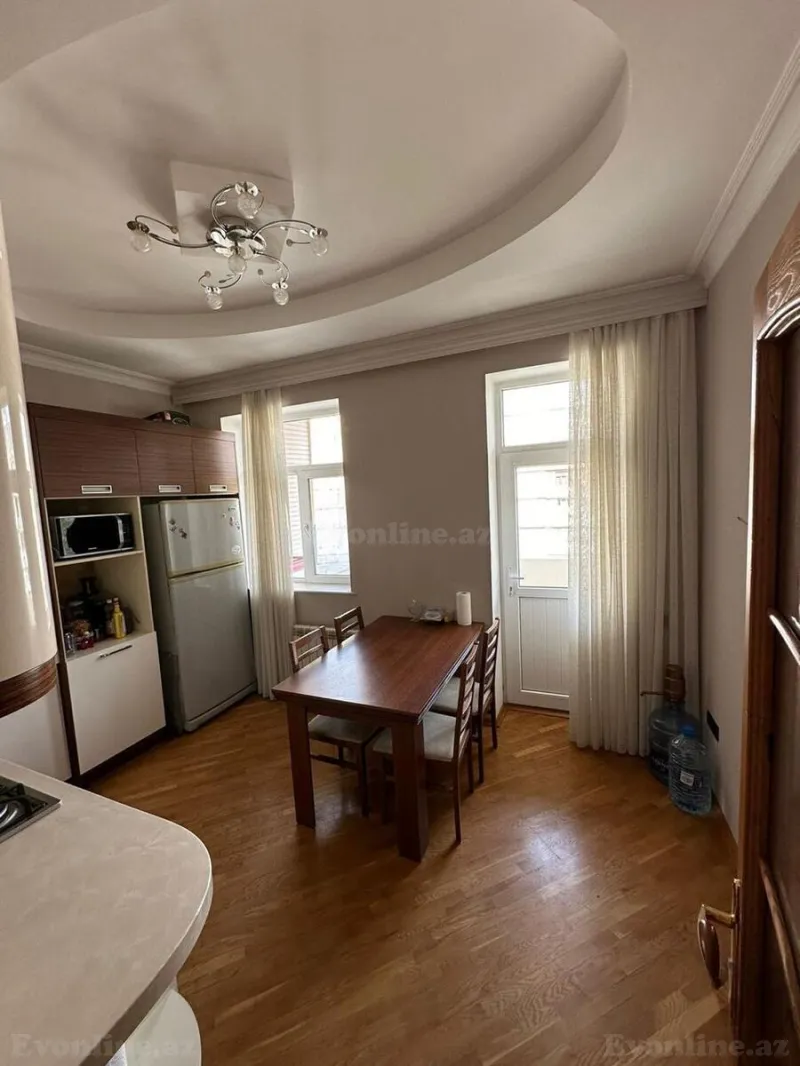 Kirayə verilir 4 otaqlı Mənzil Köhnə tikili 130 m² Nəsimi r. - şəkil 2