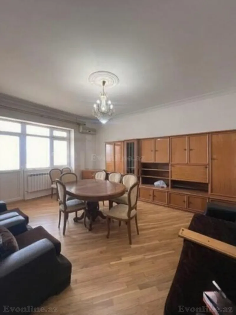 3 otaqlı Mənzil 110 m² İnşaatçılar m. Kirayə verilir
