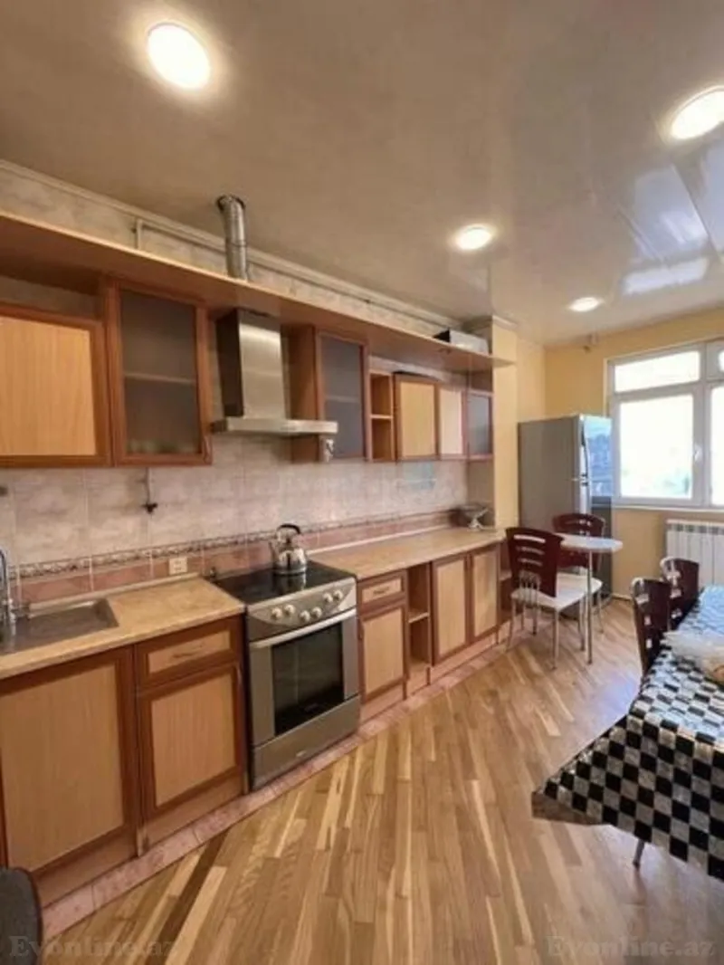 Kirayə verilir 3 otaqlı Mənzil Yeni tikili 110 m² İnşaatçılar m. - şəkil 2