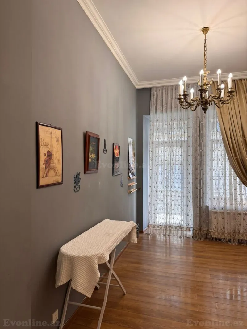 Kirayə verilir 3 otaqlı Mənzil Köhnə tikili 130 m² Səbail r. - şəkil 2