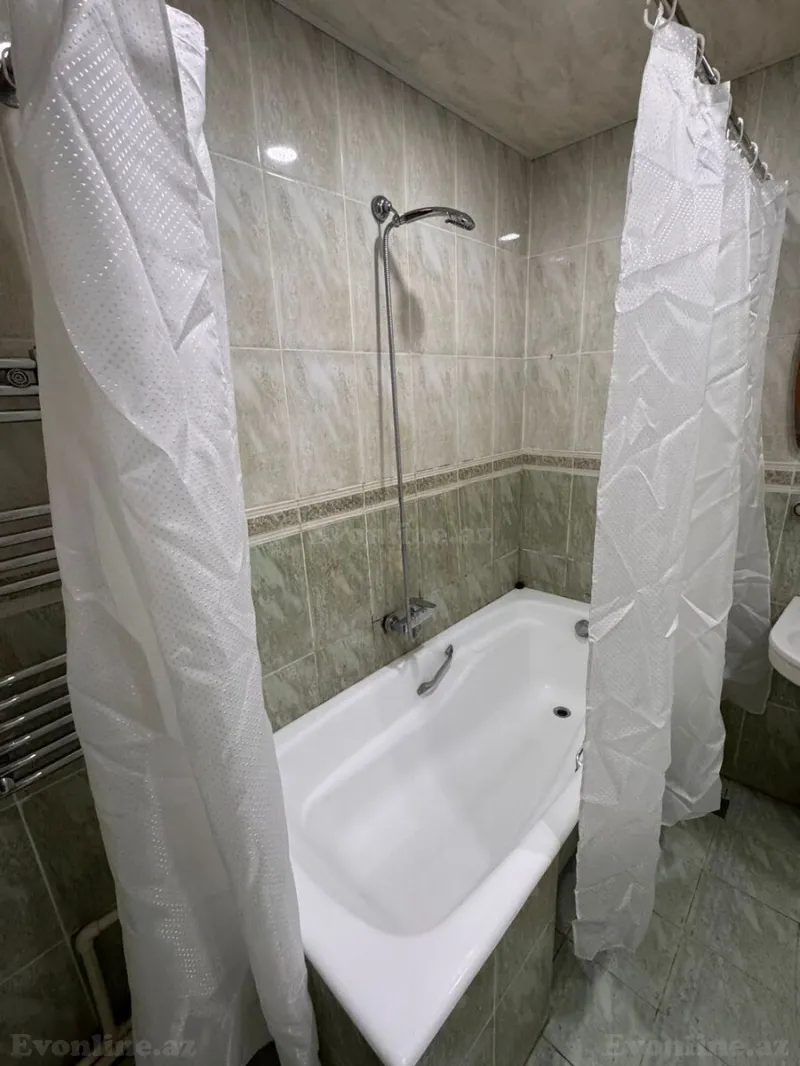 Kirayə verilir 3 otaqlı Mənzil Köhnə tikili 130 m² Səbail r. - şəkil 19