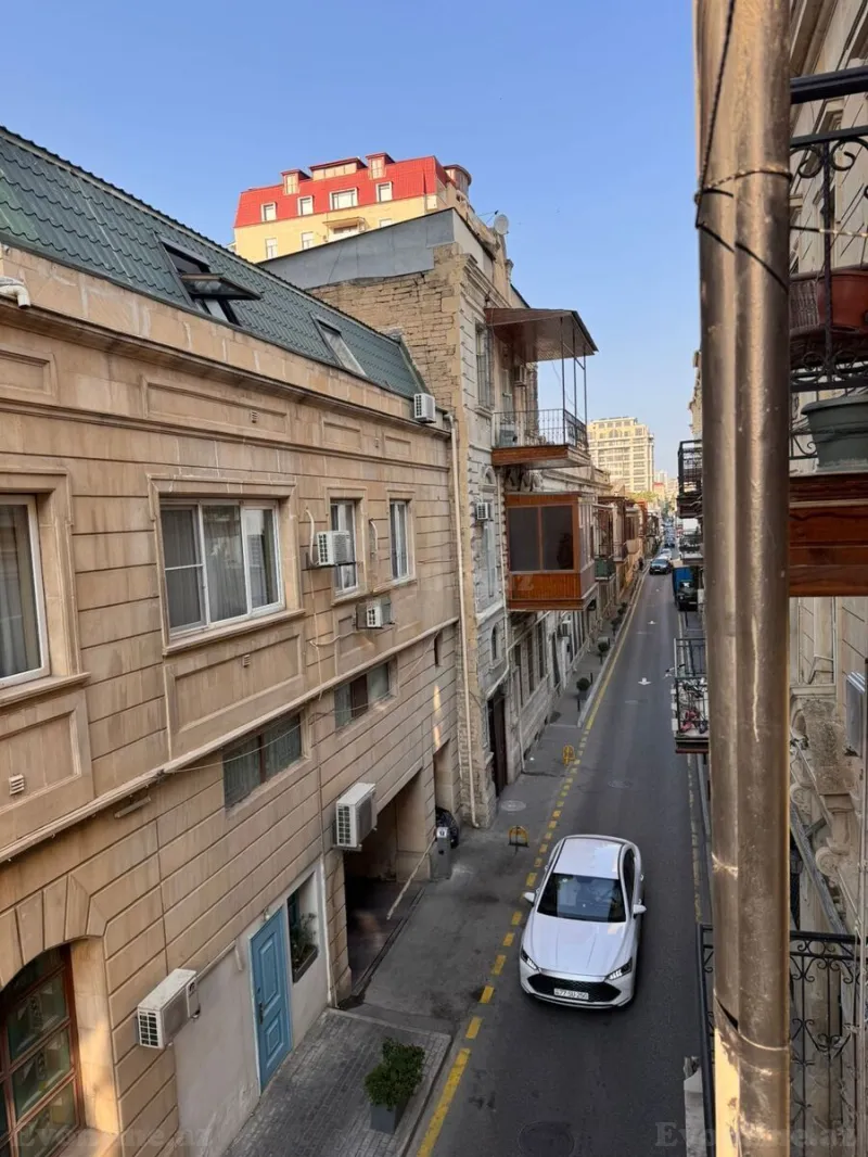 Kirayə verilir 3 otaqlı Mənzil Köhnə tikili 130 m² Səbail r. - şəkil 21