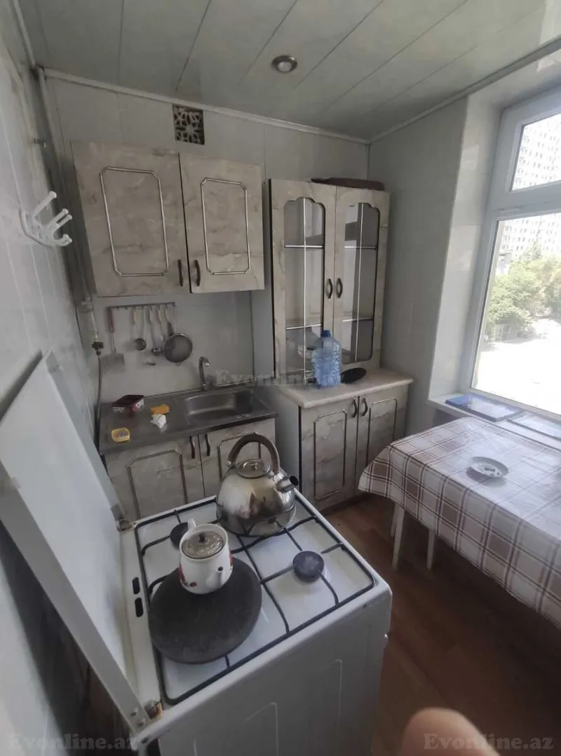 2 otaqlı Mənzil 50 m² Elmlər Akademiyası m. Kirayə verilir
