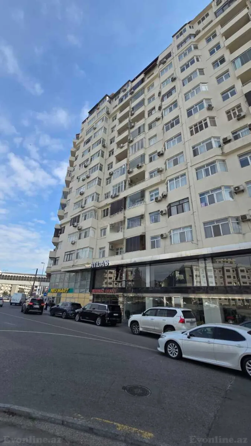 3 otaqlı Mənzil 135 m² Xətai r. Kirayə verilir