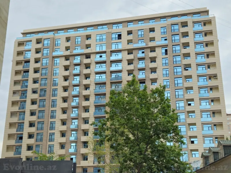 Bakı, Nəsimi r., 28 May m.da 5 otaqlı mənzil satılır