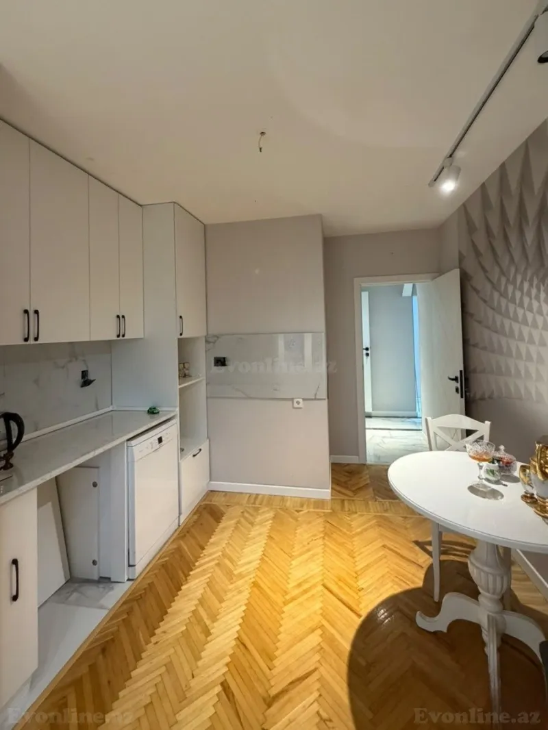Satılır 3 otaqlı Mənzil Köhnə tikili 80 m² İnşaatçılar m. - şəkil 11