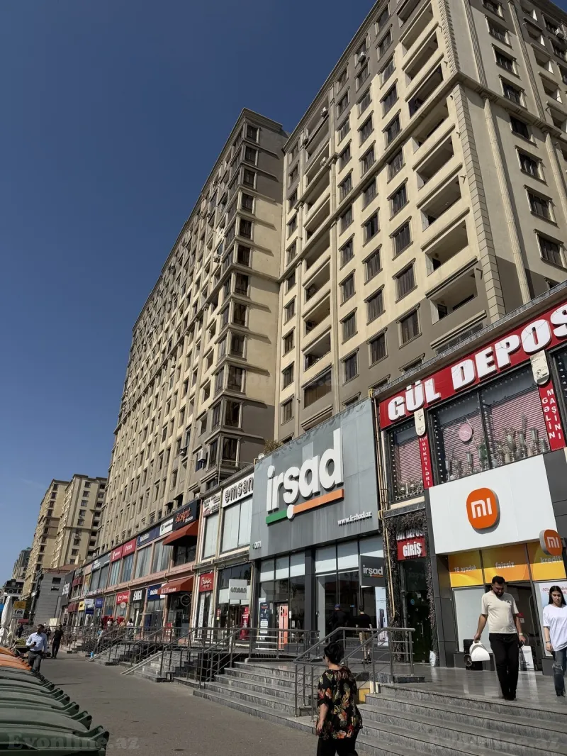3 otaqlı Mənzil 150 m² İnşaatçılar m. Satılır
