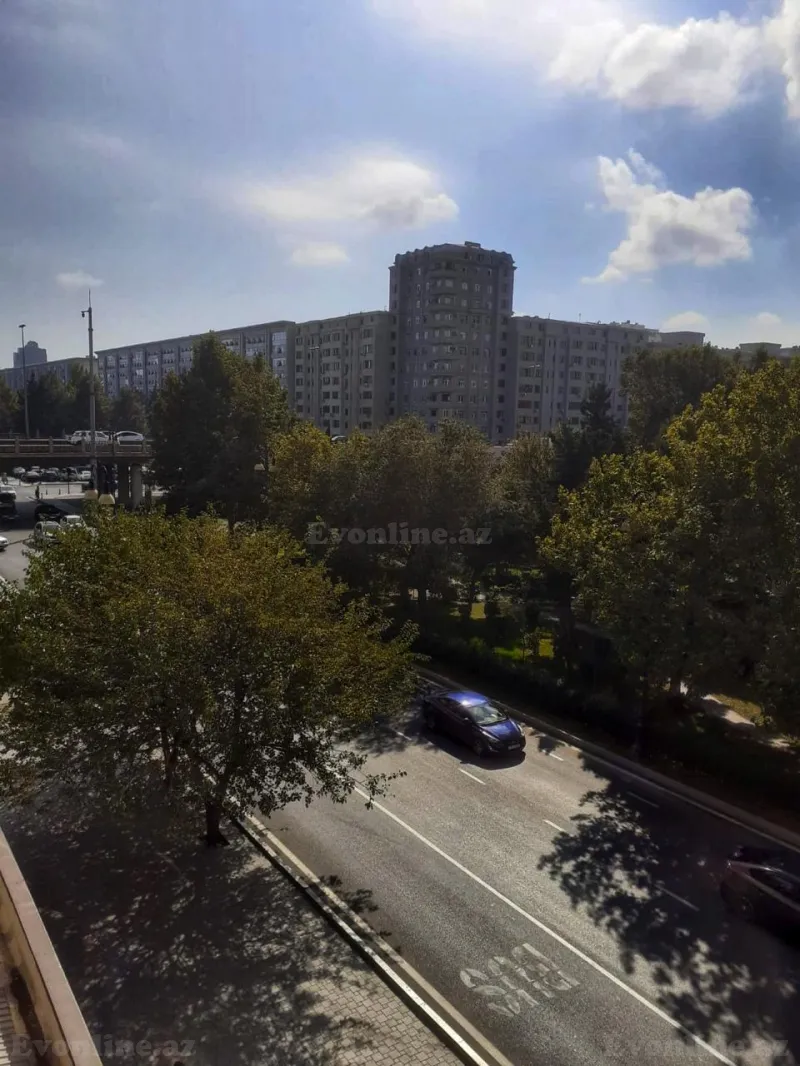 Satılır 3 otaqlı Mənzil Köhnə tikili 70 m² Gənclik m. - şəkil 2