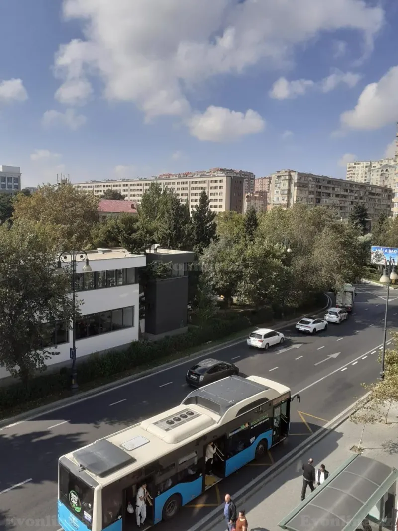 Satılır 3 otaqlı Mənzil Köhnə tikili 70 m² Gənclik m. - şəkil 3