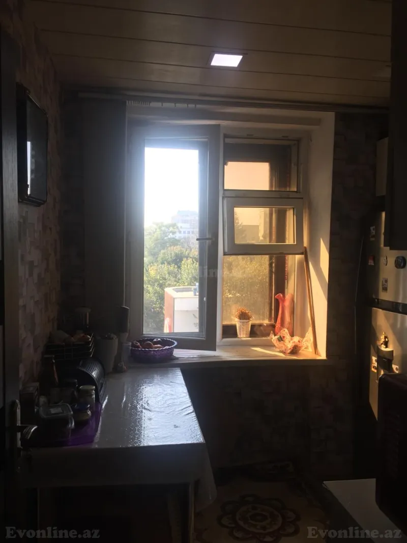 Satılır 3 otaqlı Mənzil Köhnə tikili 70 m² Gənclik m. - şəkil 14