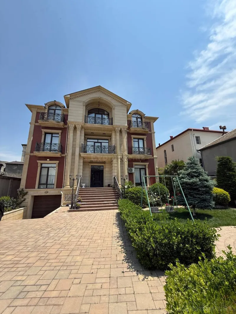 7 otaqlı Həyət evi 800 m² Nizami r. Satılır