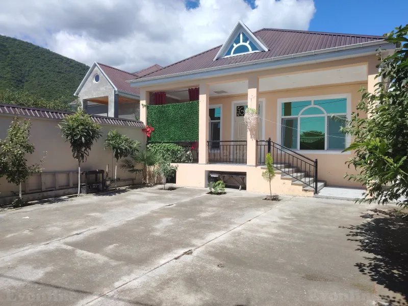 Kirayə verilir 4 otaqlı Həyət evi 115 m² Qax